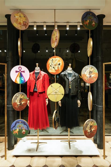 dior tarot pop up